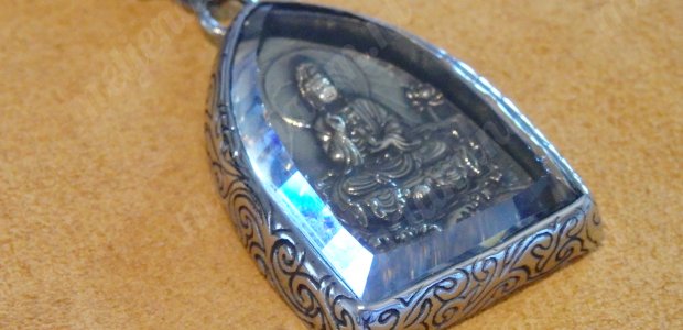 Buddha hanger met glas en ketting edelstaal
